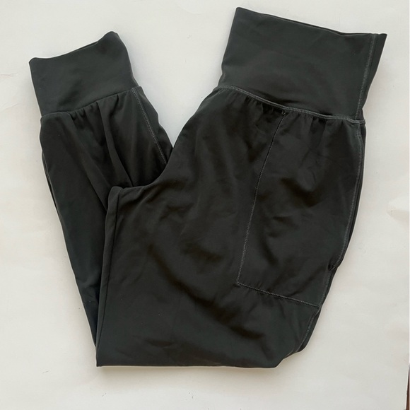 Athleta high rise cruise jogger powervita olive green Medium - Picture 5 of 12